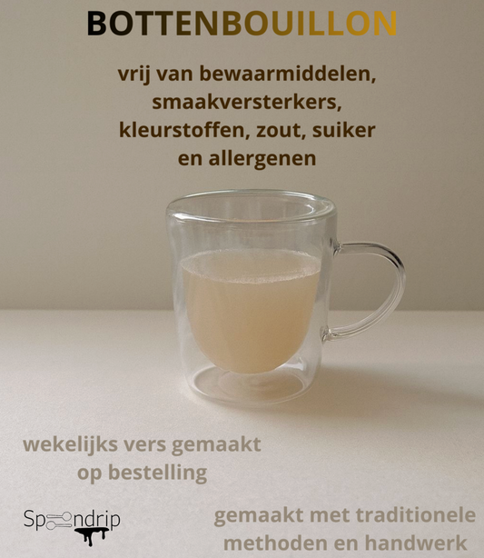 Bottenbouillon, vrij van bewaarmiddelen, smaakversterkers, kleurstoffen, zout, suiker en allergenen. Wekelijks vers gemaakt op bestelling. Gemaakt met traditionele methoden en handwerk. 